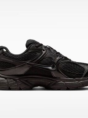 Nike Men's Black Mesh & Synthetic Running Sneaker